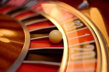Live Speed Roulette table with dealer and betting interface on kingdomtoto service